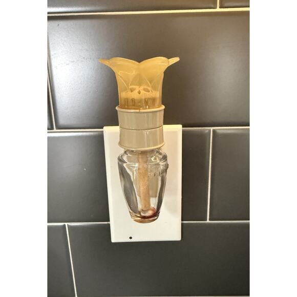 Bath & Body Works Wallflower Plugin Home Fragrance Diffuser Set Of 2 NO Light - Picture 7 of 11